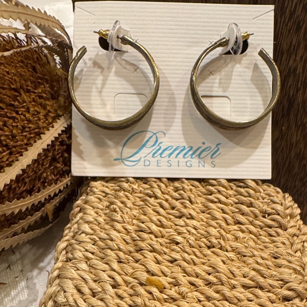 🌸Final price🌸 Premier Designs Textured Gold Hoop Earrings